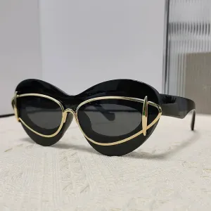 "Christina" Cat Eye Fashion Plastic Sunglasses